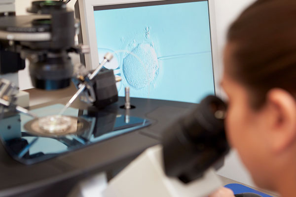 Centre-de-Fertilité-PMA_Accueil_Qu’est-ce-que-la-FIV-et-l’ICSI---600x400